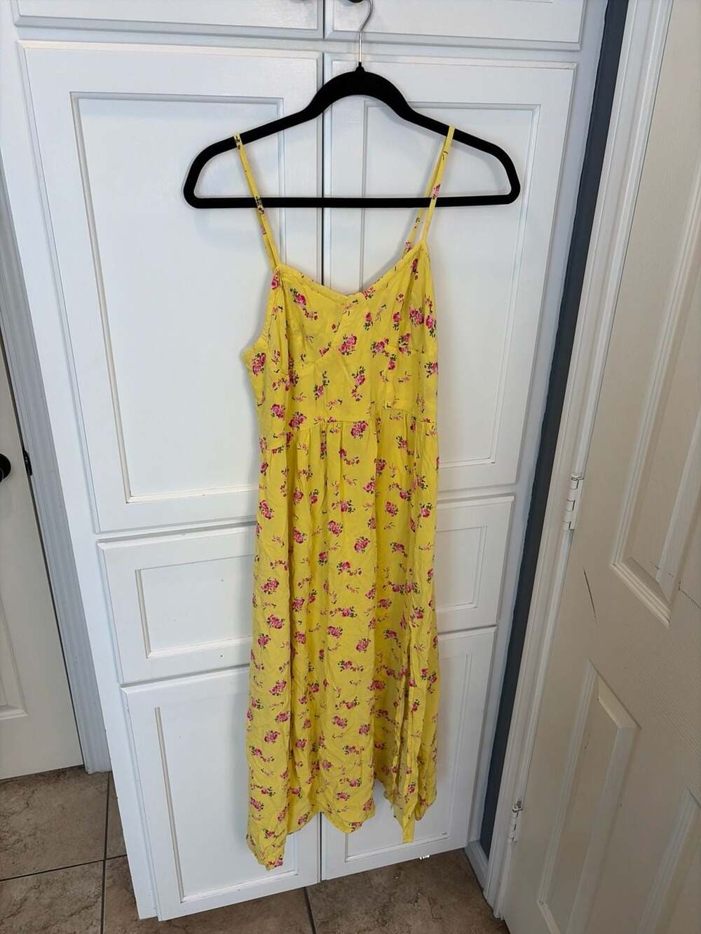 Jolie & Joy Yellow Floral Spaghetti Strap Maxi Dress with Thigh Slit Large